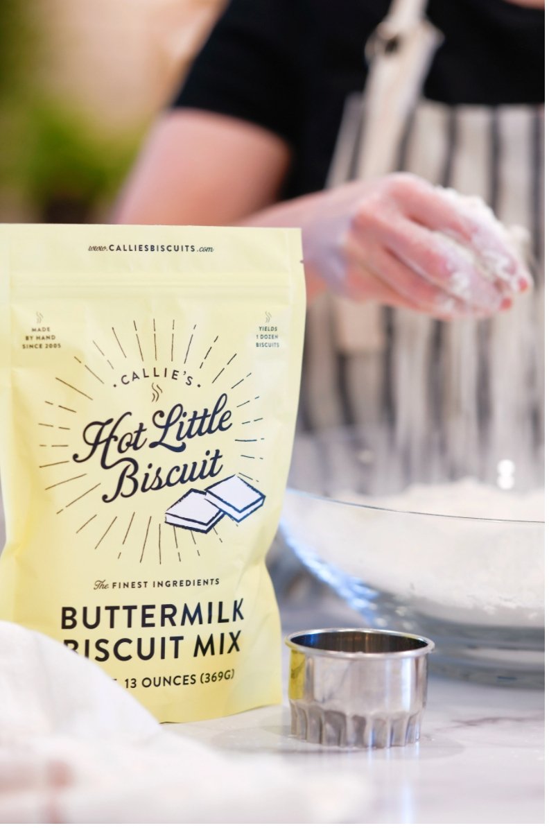 https://cdn.shopify.com/s/files/1/0280/7221/4599/products/callies-buttermilk-biscuit-mix-591327_2048x.jpg?v=1665765225