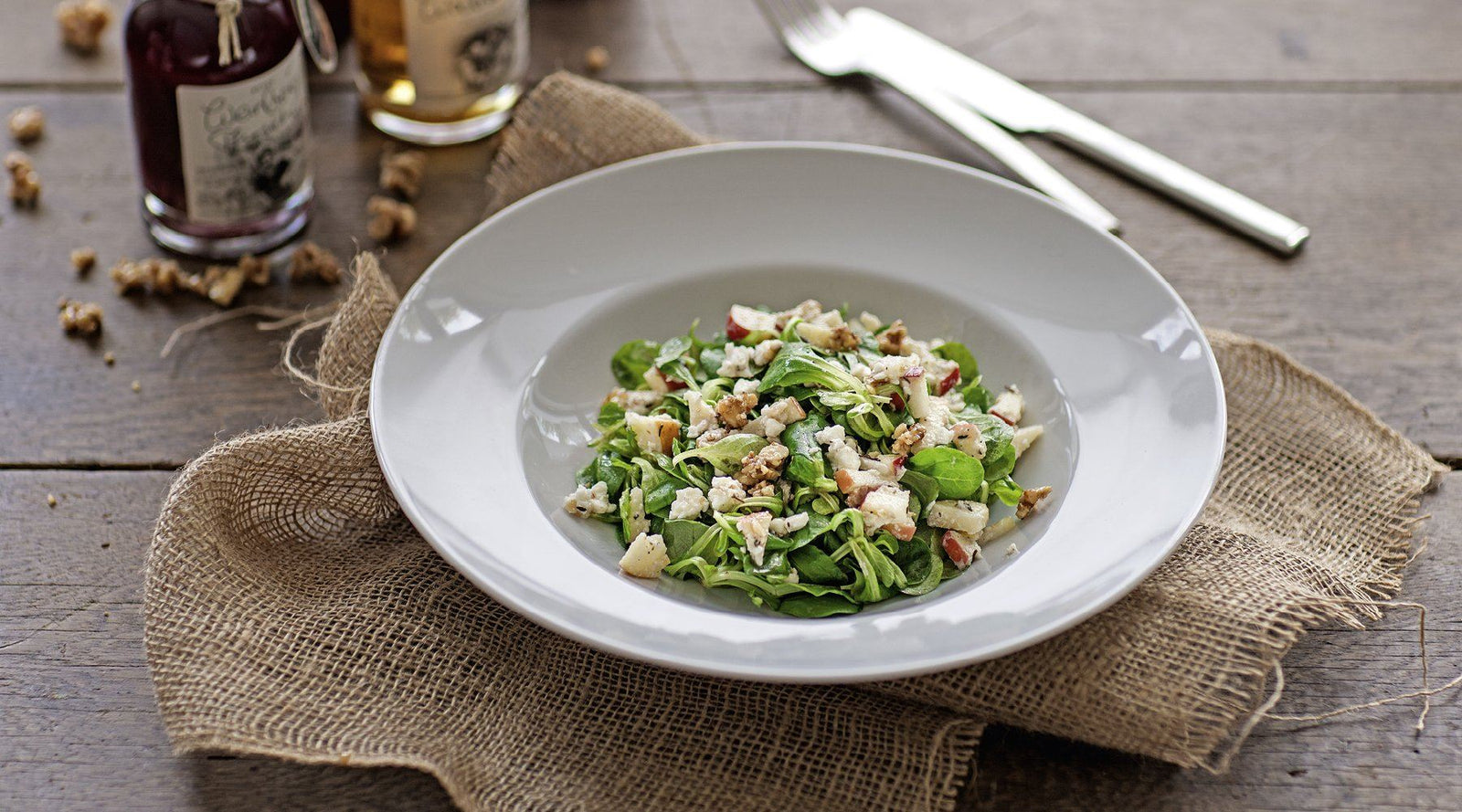 Leckerer Feldsalat mit Feta und Walnüssen - Rezept