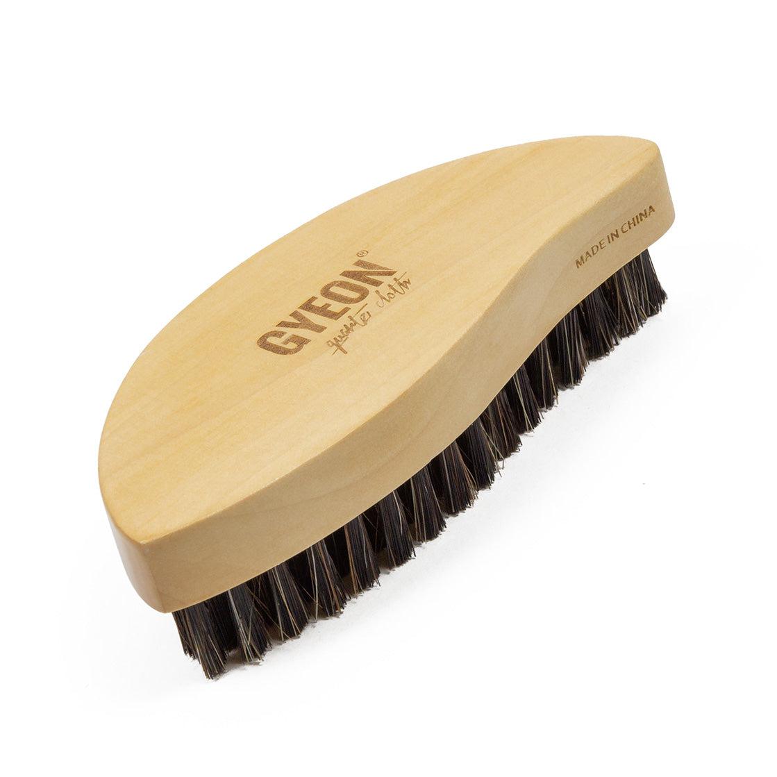 GYEON Q²M Leather cleaner strong & mild 0,5 L + LeatherBrush +  Microfasertuch