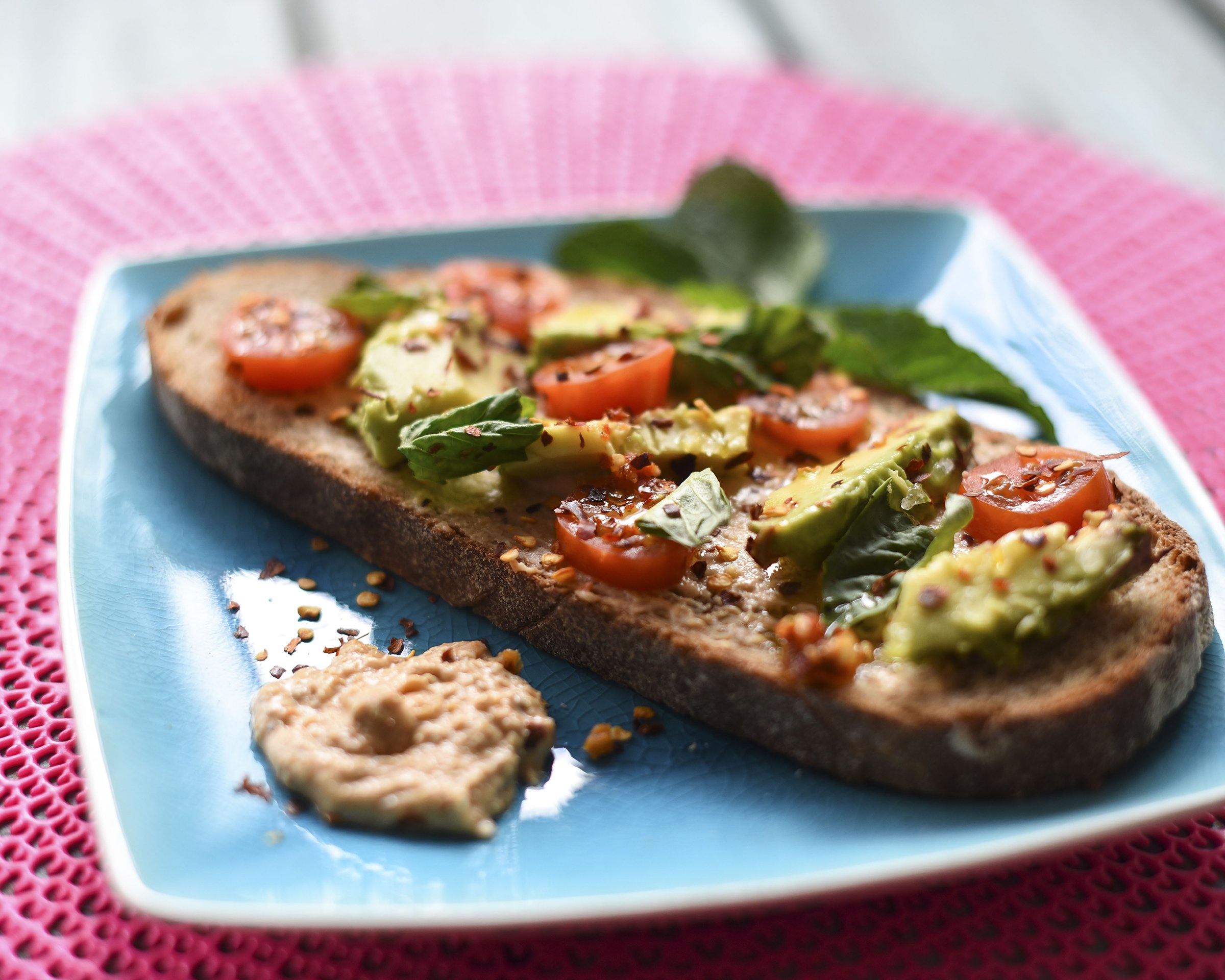 Tostada con hummus y aguacate – La Bonne Cuisine Dips