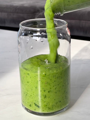 Delicious and Nutritious Green Smoothie by Reese Witherspoon | CopinaCo