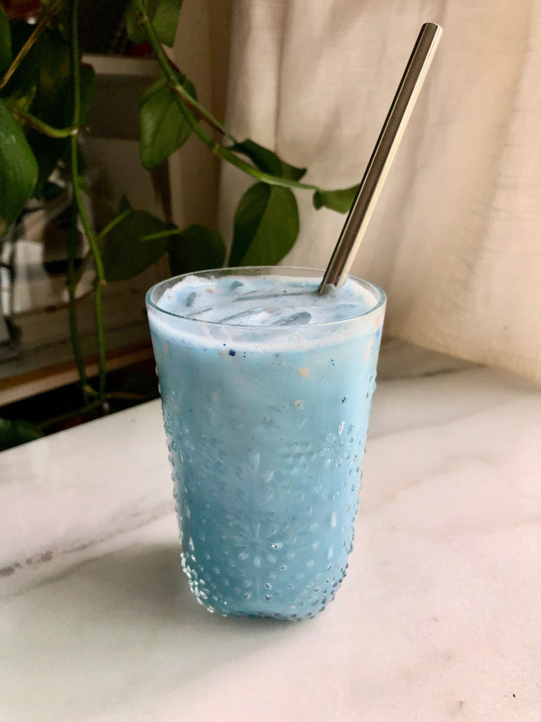 blue spirulina latte using collagen boost powder 