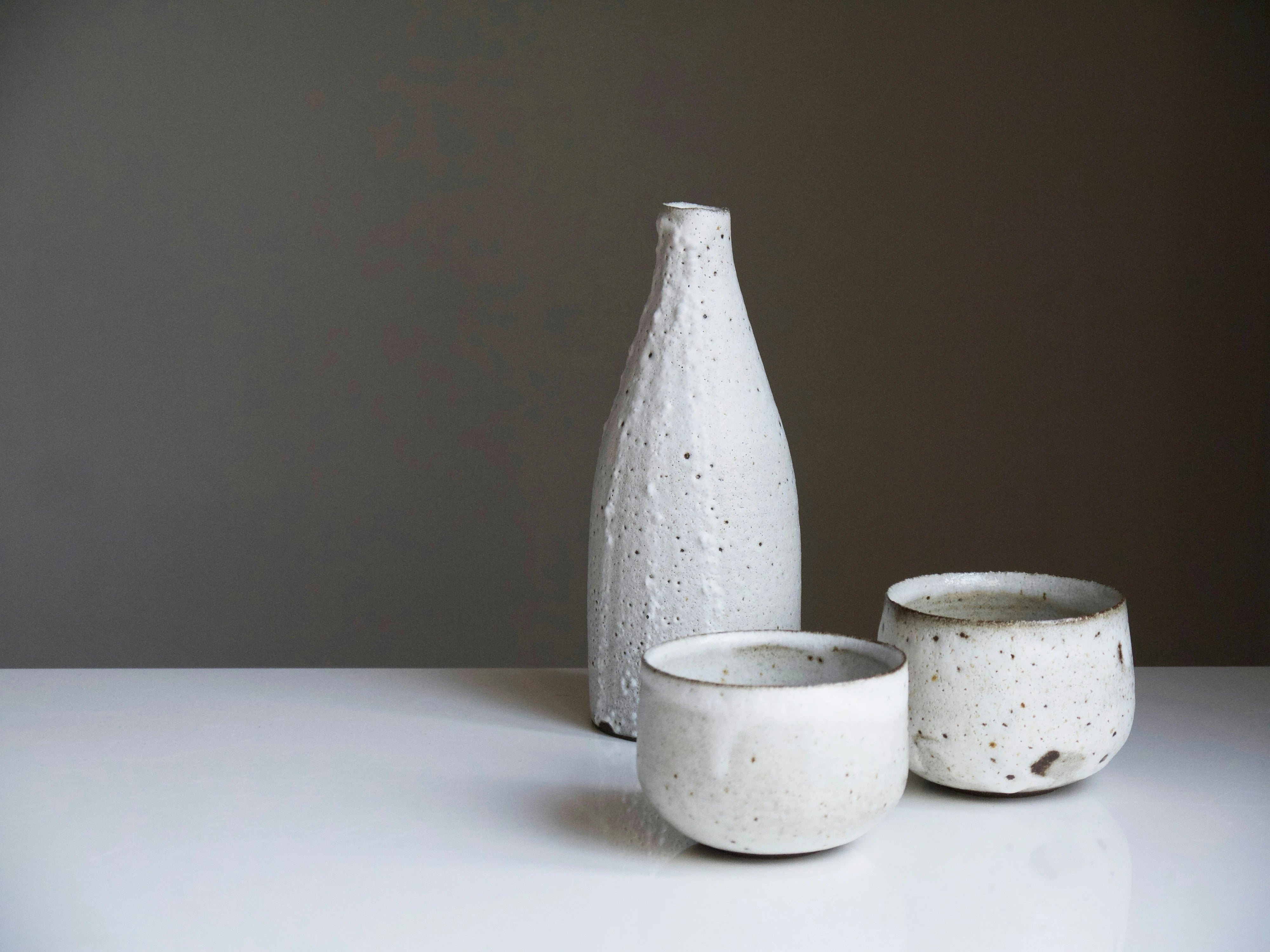 tokkuri and ochoko, as featured in the SingleThread Wines blog on sake pairing, sake and unagi sauce