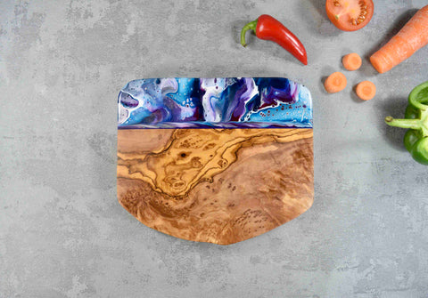 https://cdn.shopify.com/s/files/1/0280/9747/8726/products/CheeseBoardGiftwithPurpleResinArt21cm1_large.jpg?v=1614097221