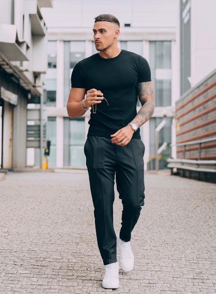 best fitting black t-shirts for men to be worn tucked or untucked. By Tapered Menswear