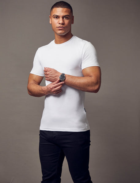 Best T-Shirts For Slim Guys | Which T-shirt is Best for Skinny Guys? Tapered Menswear
