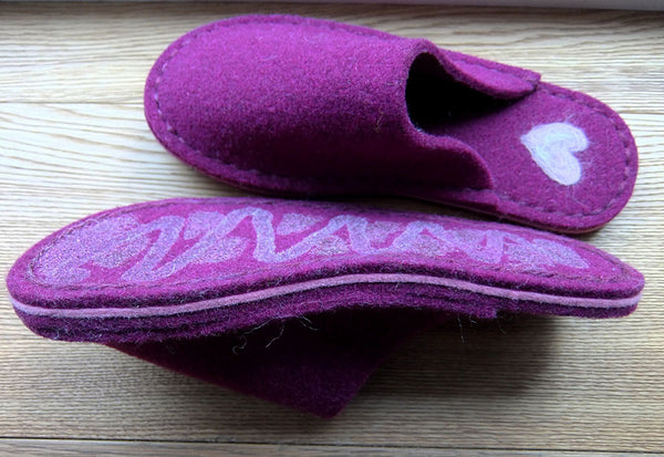 Purple slipper with handfelted heart – Joe's Toes