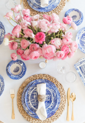 Romantic Valentine's Day Table Decor Ideas to Set the Mood statement dinnerware