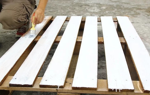 DIY your own pallet bed