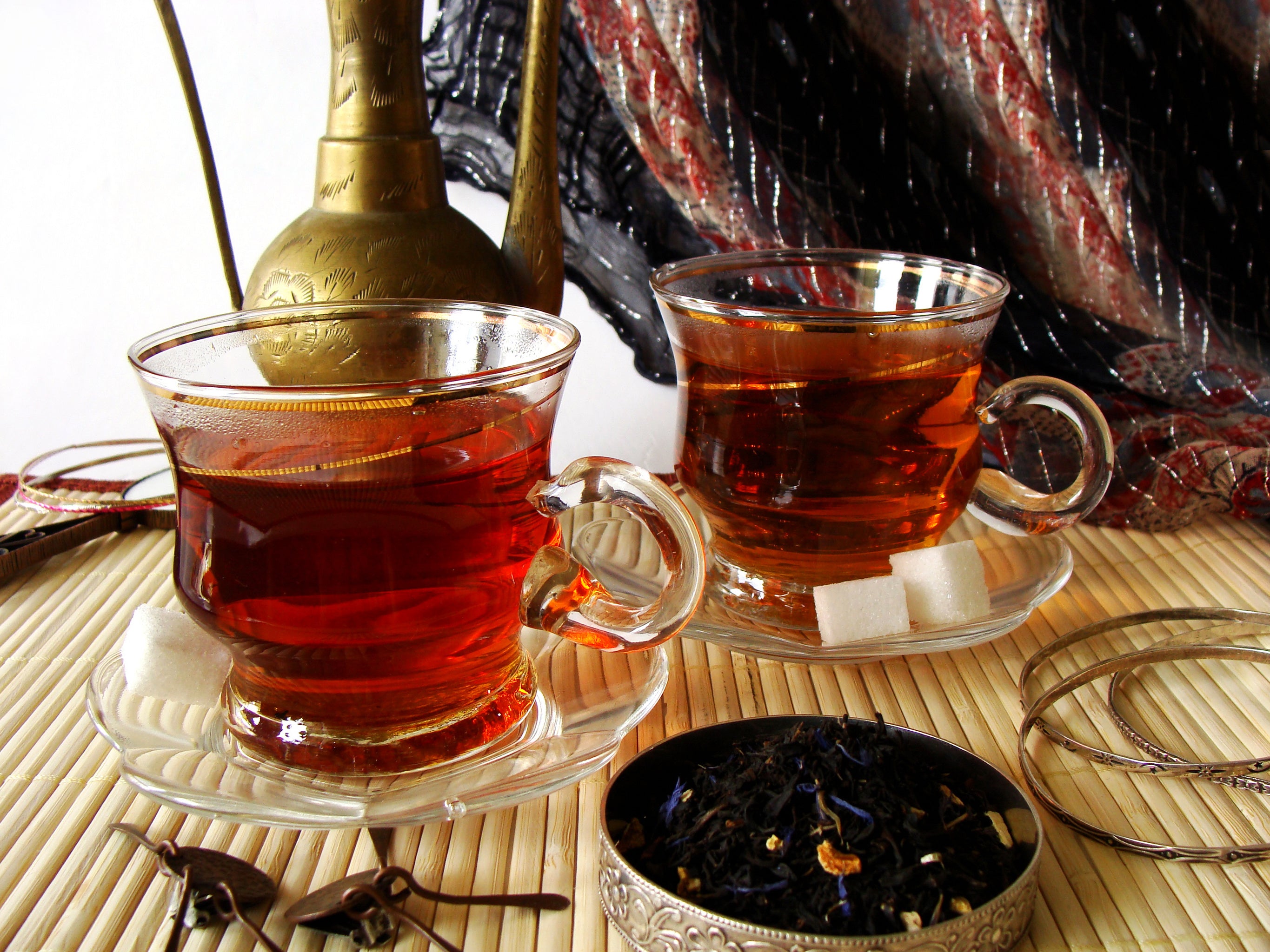 13 чашек чая. Чай черный. Чашка чая. Чашка с чаем. 2 Чашки чая.