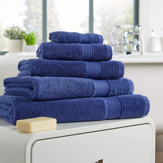 https://cdn.shopify.com/s/files/1/0281/1733/6136/products/home-collection-500gsm-towel-olivia-rocco-towel-28614520930376.jpg?v=1663040083&width=533