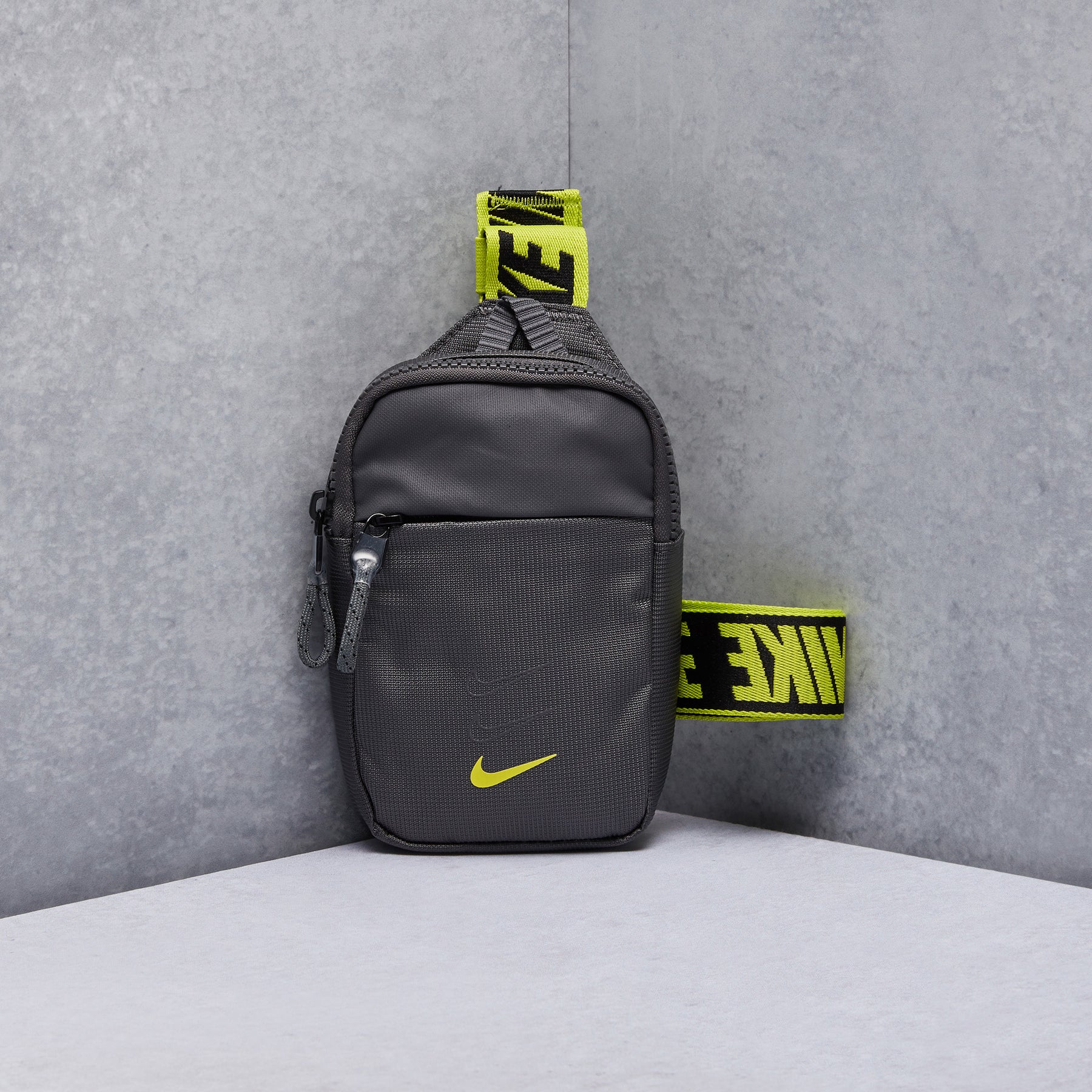 Nike Sportswear Essentials Crossbody Bag | Dropkick