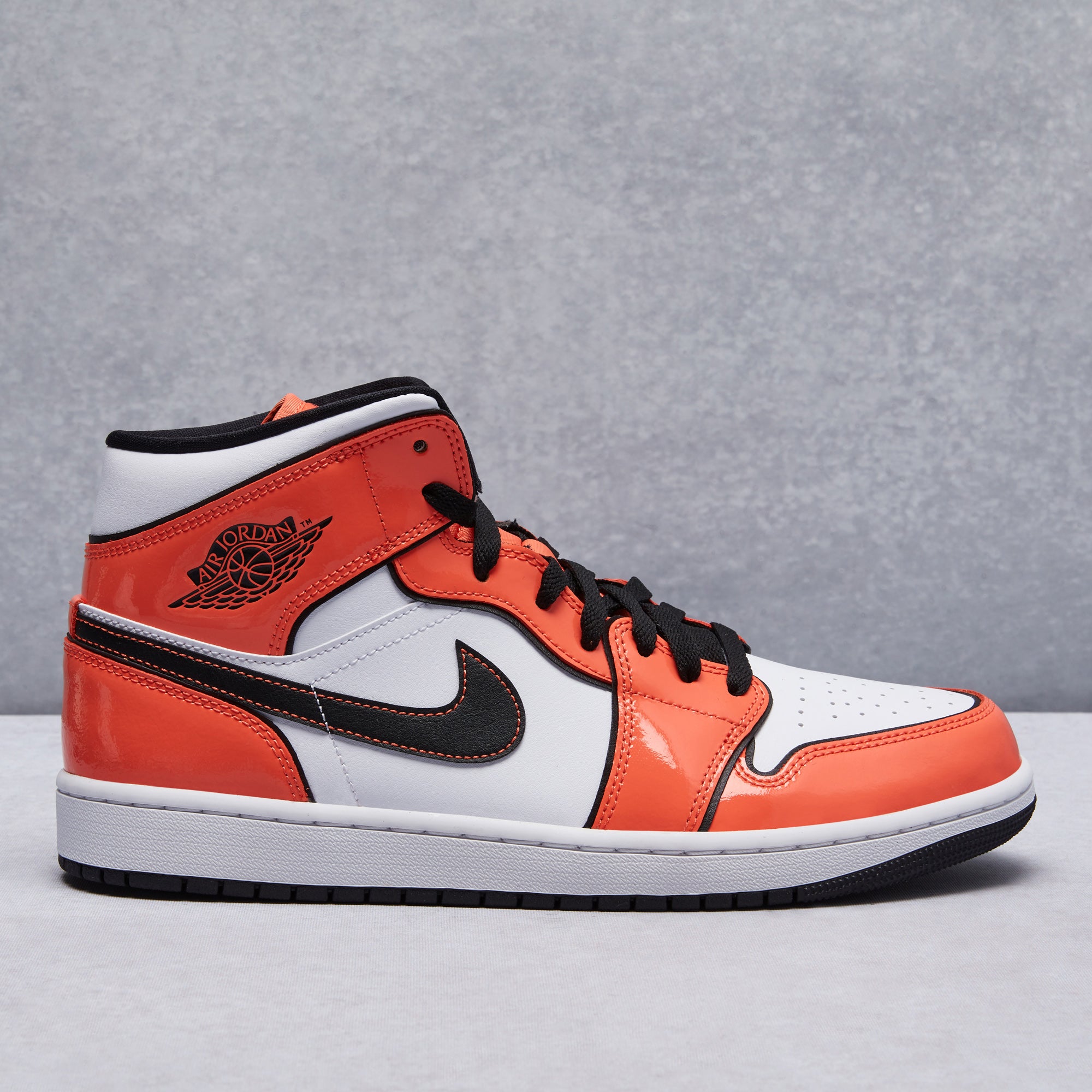 Jordan Air Jordan 1 Mid SE Shoe | Dropkick