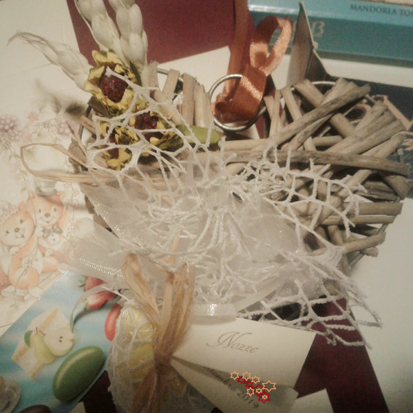 cuore vimini rattan idea decorato bomboniera matrimonio spighe girasoli confezionata confetti