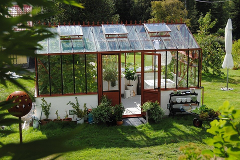 A beautifully decorated greenhouse