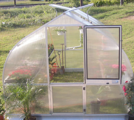 A Riga greenhouse’s automatic vent