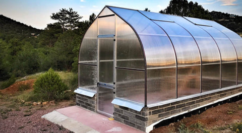 Riga greenhouse installed on a raised perimeter