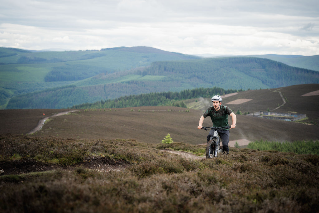 Climbing the Golfie at Innerleithen on the Cannondale Moterra SL 2