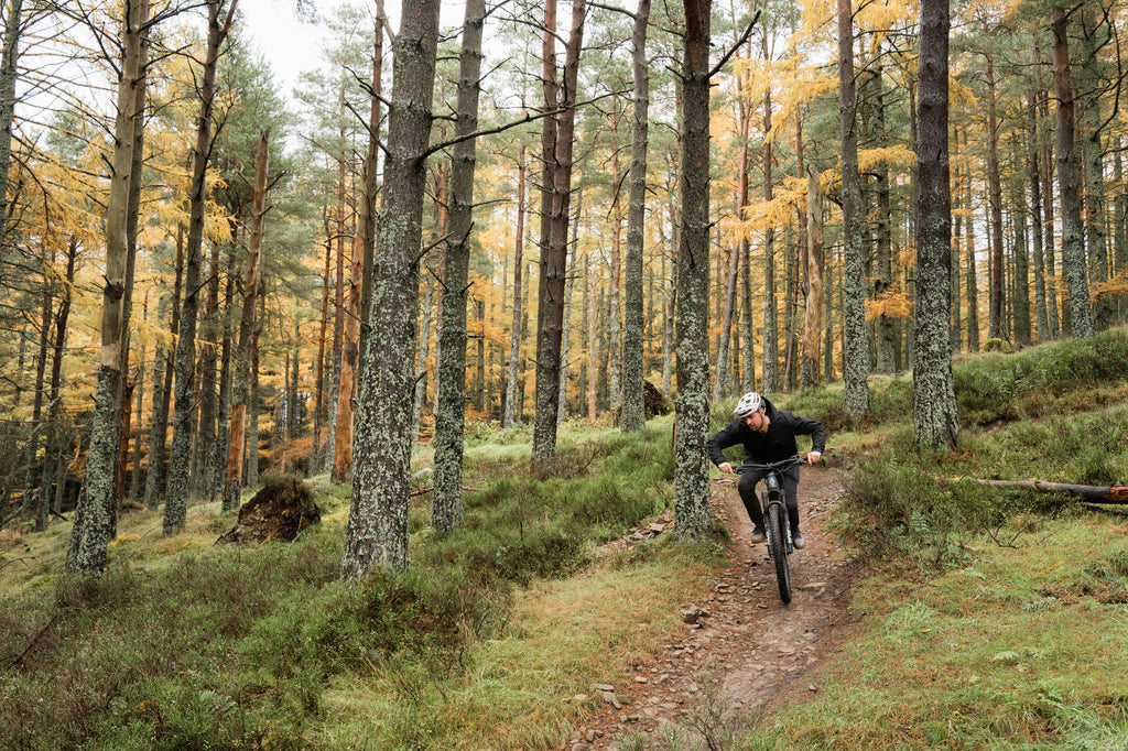 Tom riding the Oso on the Innerleithen trails