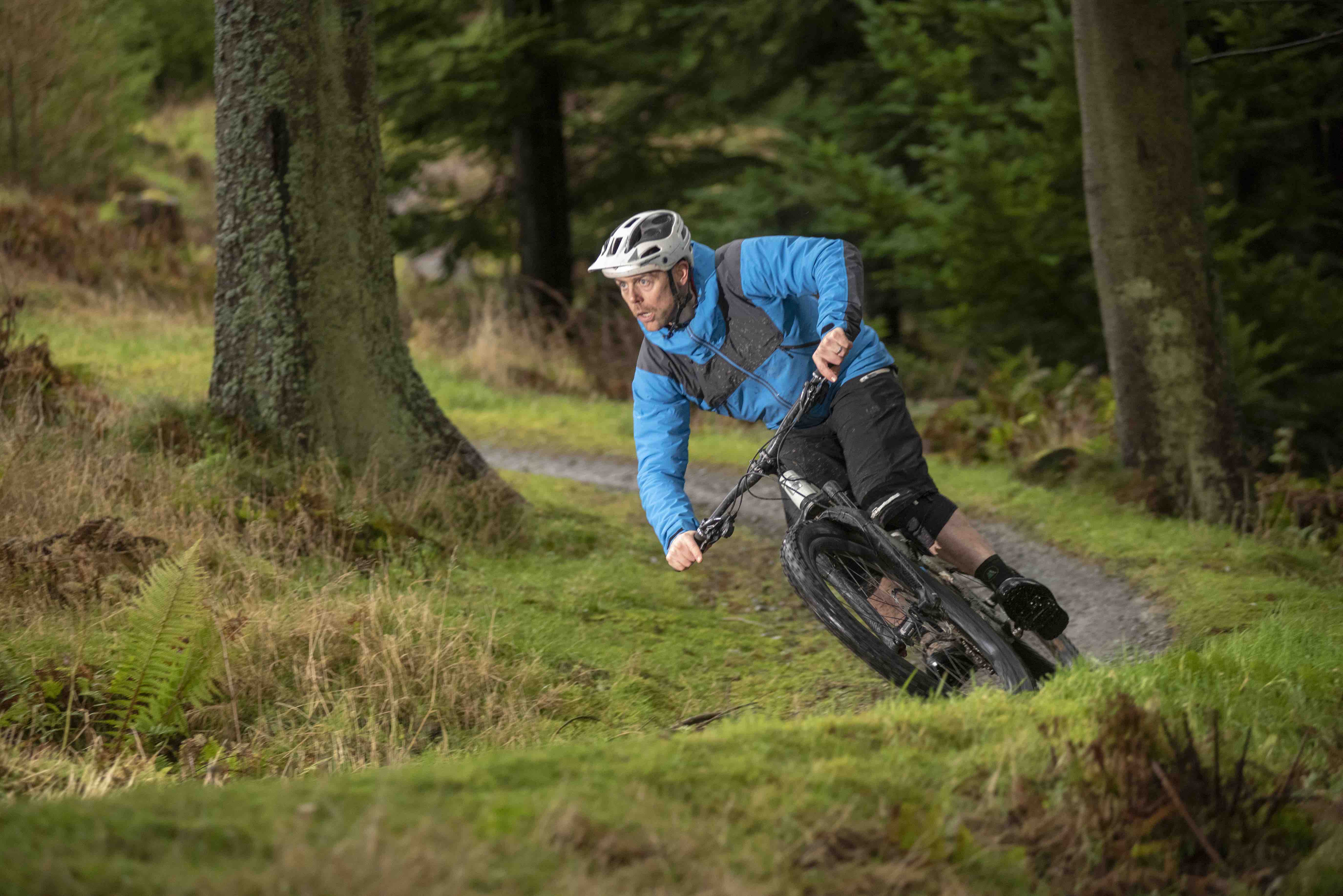 Dirt School Coach Andy Barlow can Teach You How to Corner an MTB 