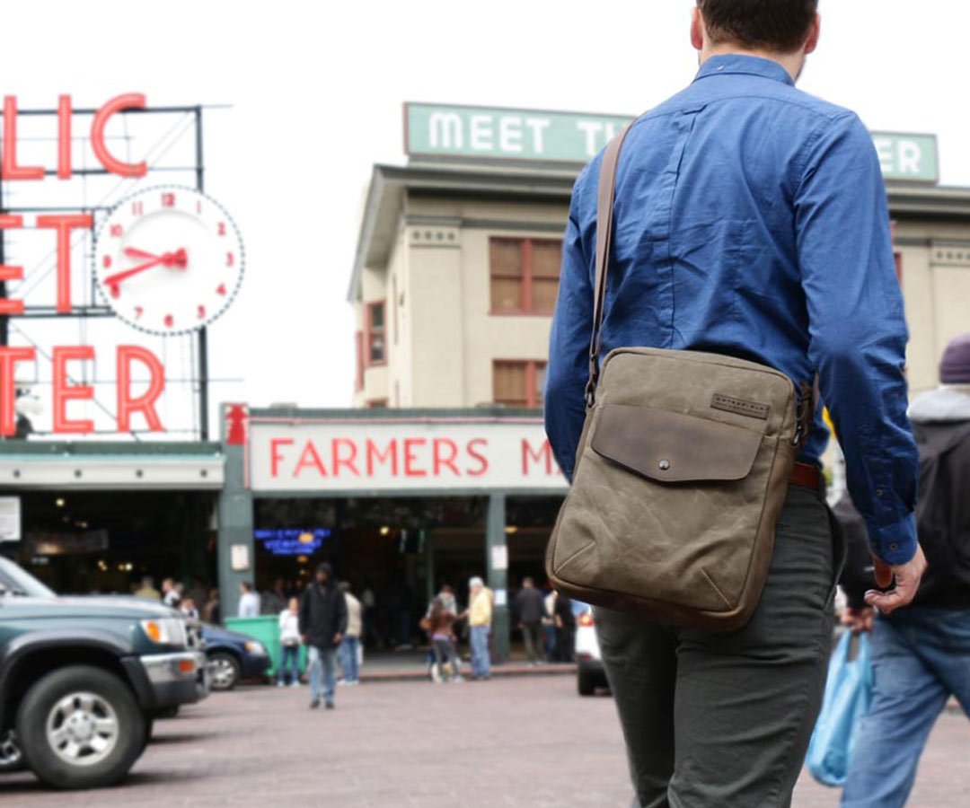 vertical laptop shoulder bag