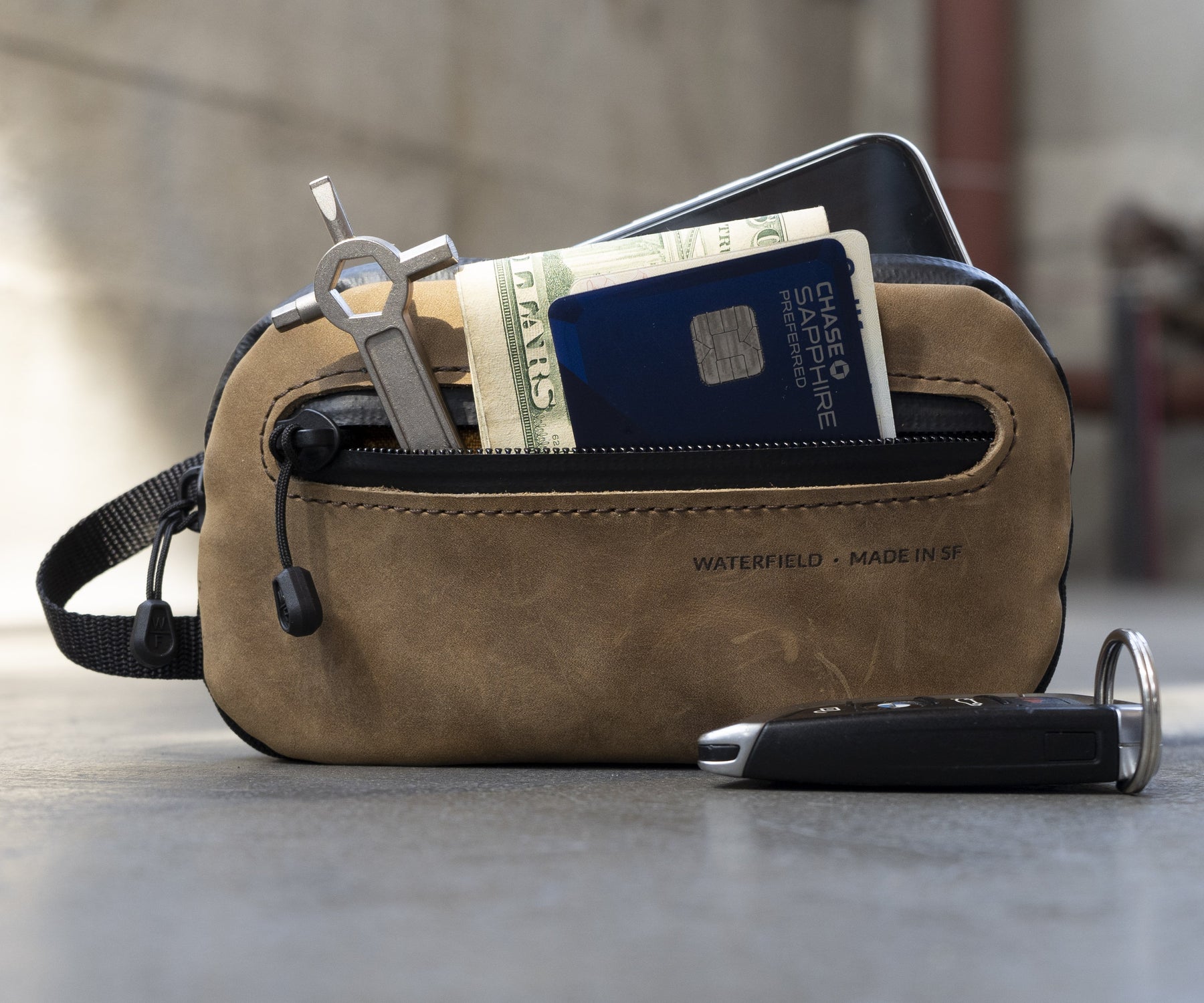 WaterField Unveils Modern Cycling Wallet for Apple's New iPhone 12 Image