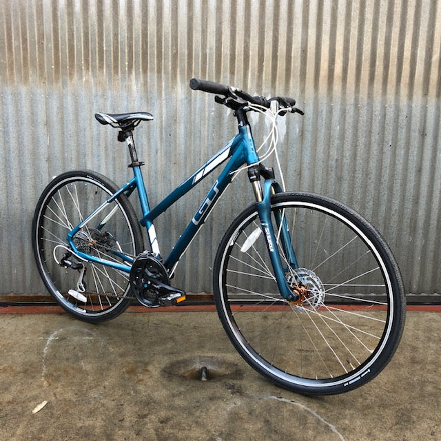 gt transeo 3.0 hybrid bike