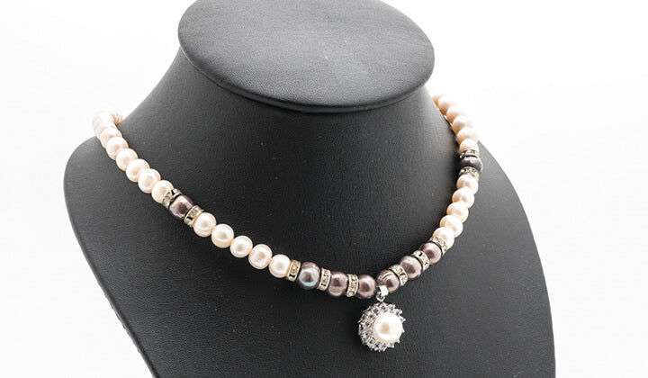 Pearl gemstone neckless