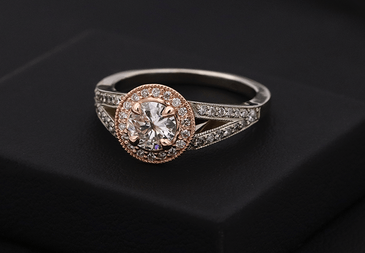 Round brilliant Rose gold engagement rings