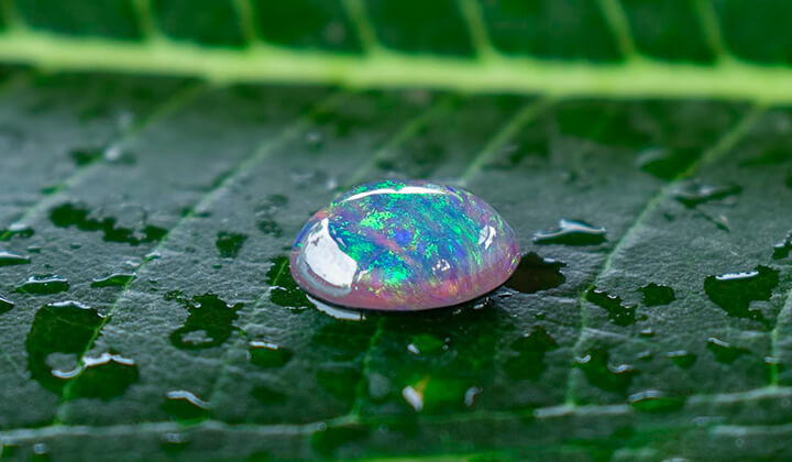 Opal gemstone