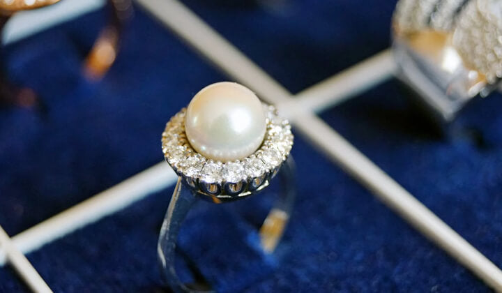 Pearl gemstone ring