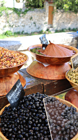 Oliven auf dem Markt in der Provence