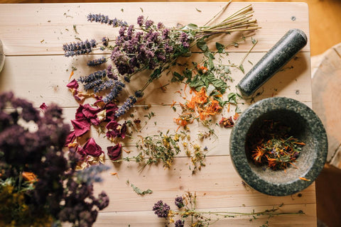 Fleurs Herbes séchées_Pexels_Yan Krukov