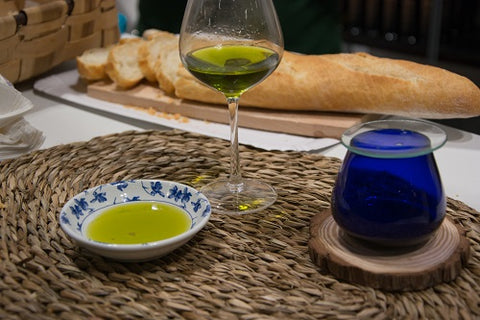 Olive-oil-tasting-and-tapas-at-olives-and-more