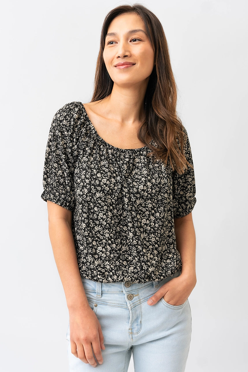 Le t-shirt floral manches bouffantes