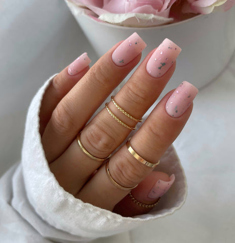 Paradise Nails - GLOSSY OR MATTE? OR BOTH? 🥰 Some women prefer to keep  their nails classy and understated. 🤩 A monochromatic color palette can  look creative when you change the finish