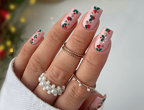 25+ Easy Christmas Nail Art Designs To Try Yourself — Elephant On The Road  | Christmas nails easy, Christmas nail art easy, Cute christmas nails