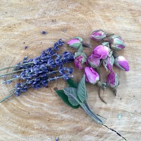 Die zauberhaften Drei - Kakao mit Rosen, Lavendel und Salbei