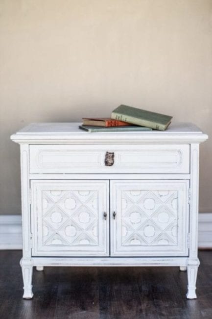 Creamy White Clay Furniture Paint  Vintage Off-White Manor White Paint
