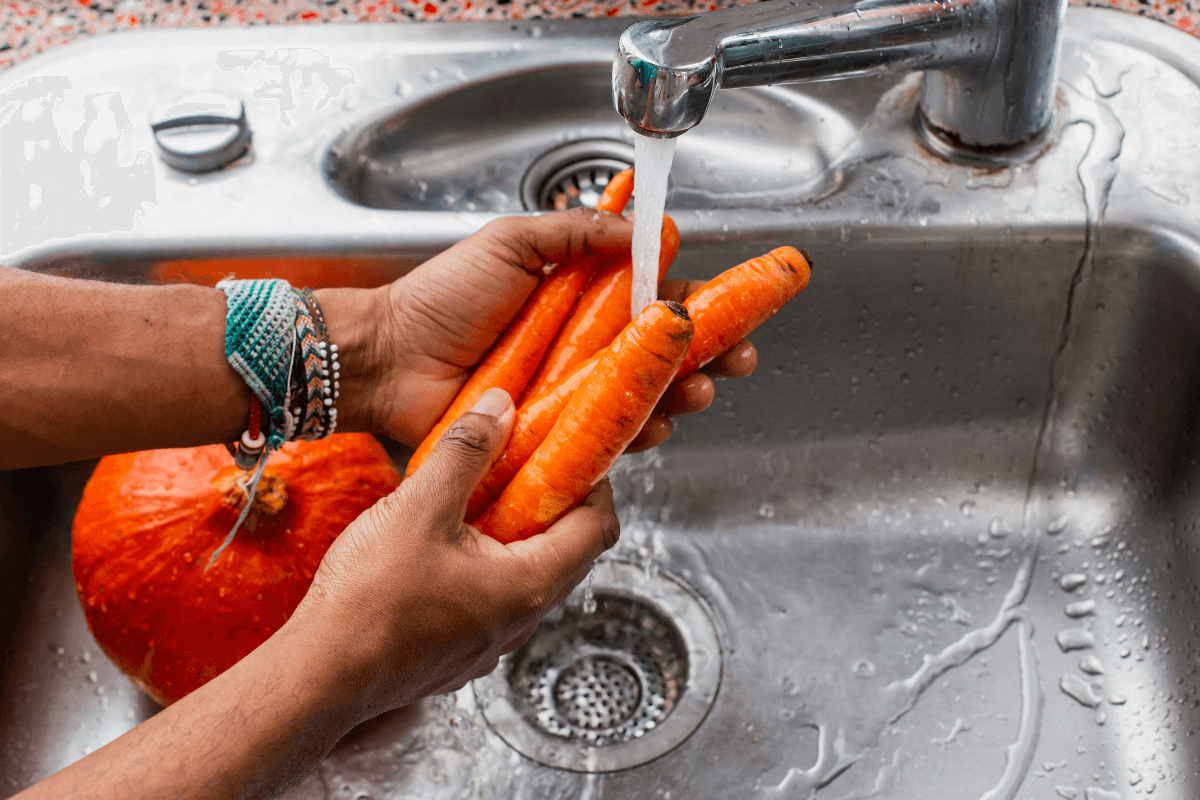 washing carrots