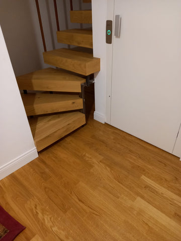 Unopark Bauwerk oak and cantilevered staircase