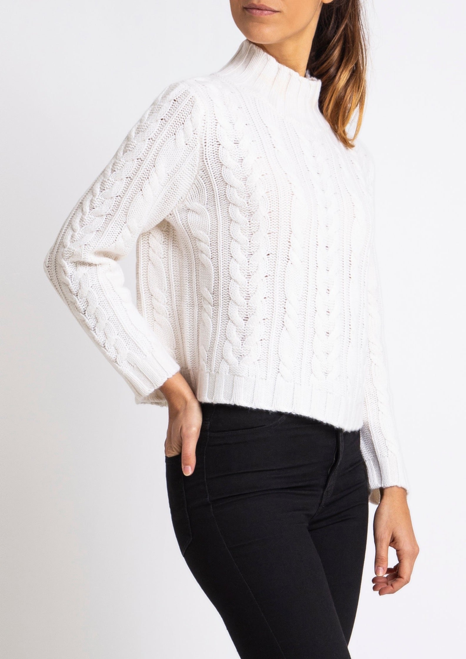 Cashmere Lauren Cable knit in Winter White