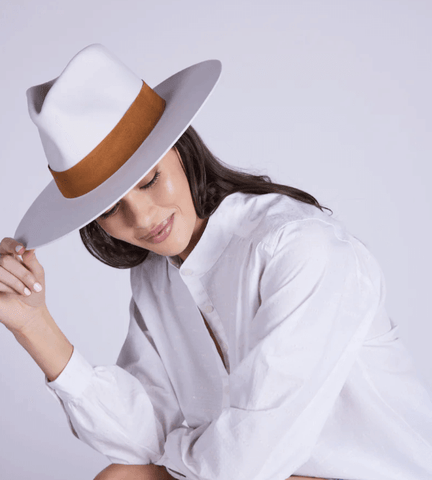 Women wearing a boho shirt and hat for travelling to Europe