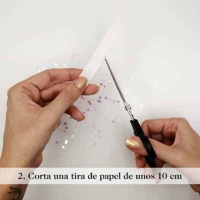 Corta una tira de papel