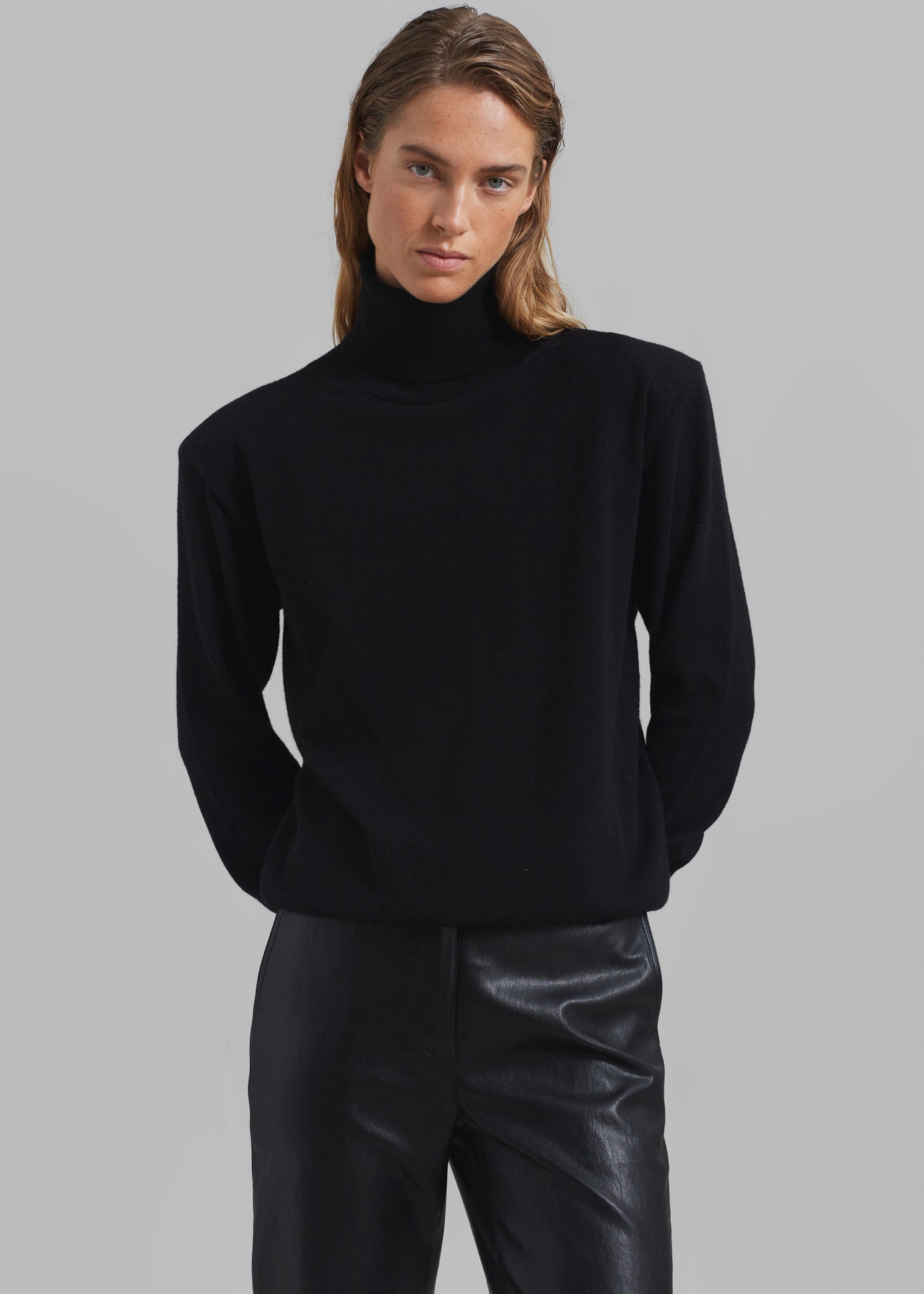 Nadia Thin Padded Sleeveless Turtleneck - Black – Frankie Shop Europe