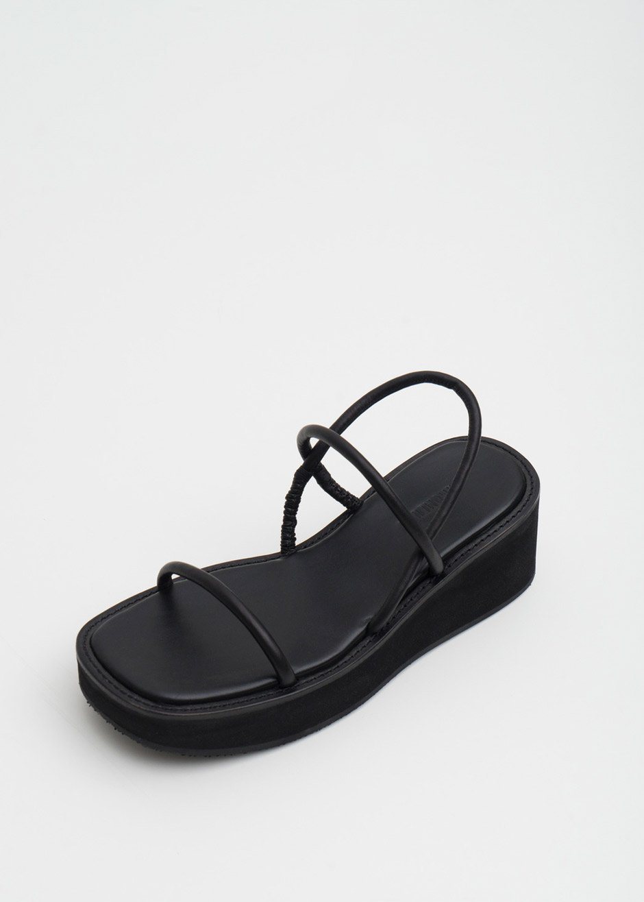 Amomento String Sandals - Black