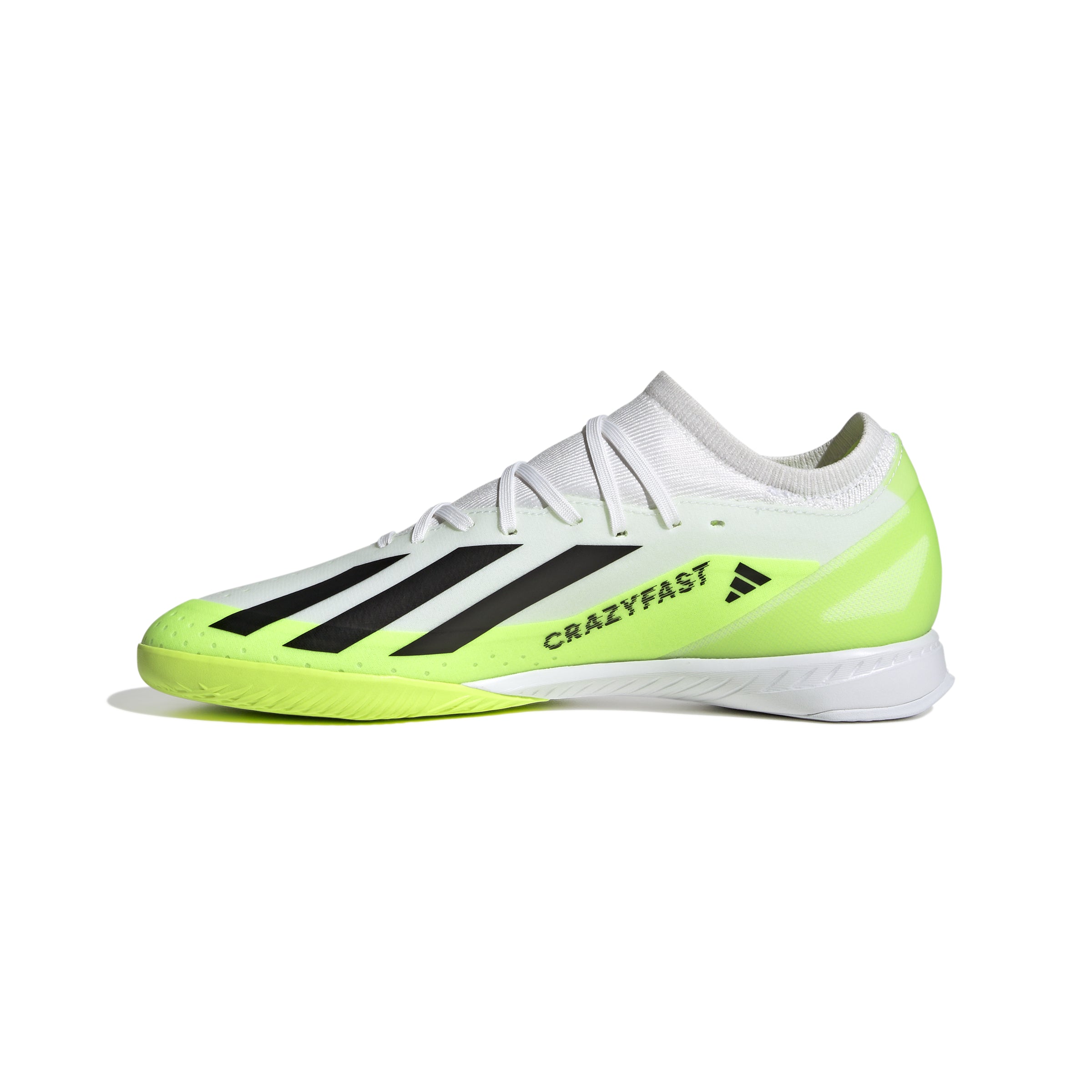 ID9340 4 FOOTWEAR Photography SideMedialCenterView white