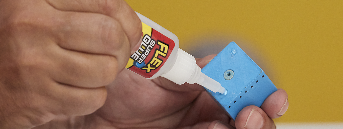 How to use liquid glue 