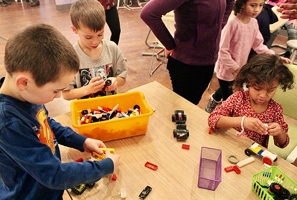 Picture of kids playing at the Spark Lab