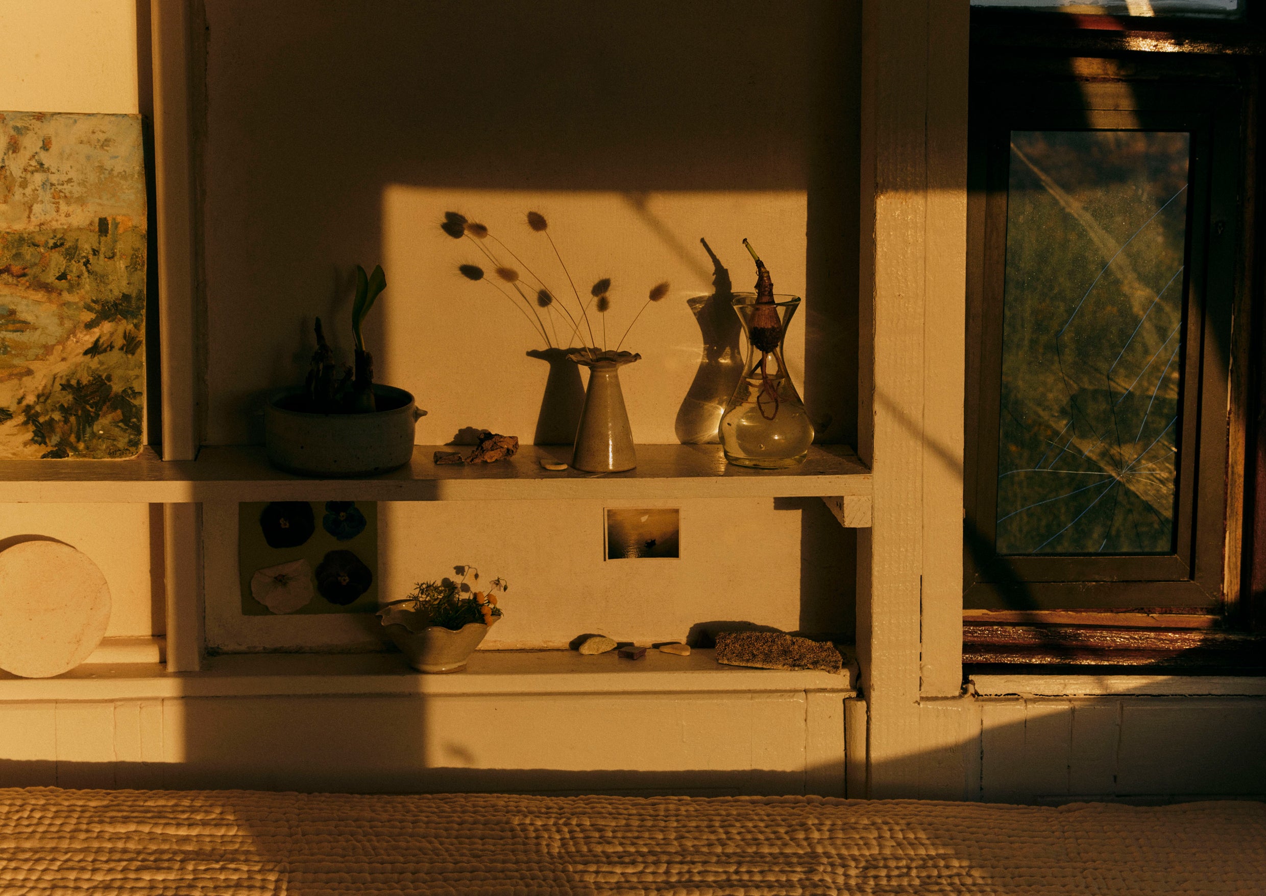 A sun-bathed shelf with ornaments and objects